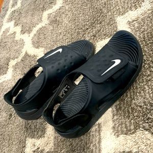 Boys Nike sandals size 3Y